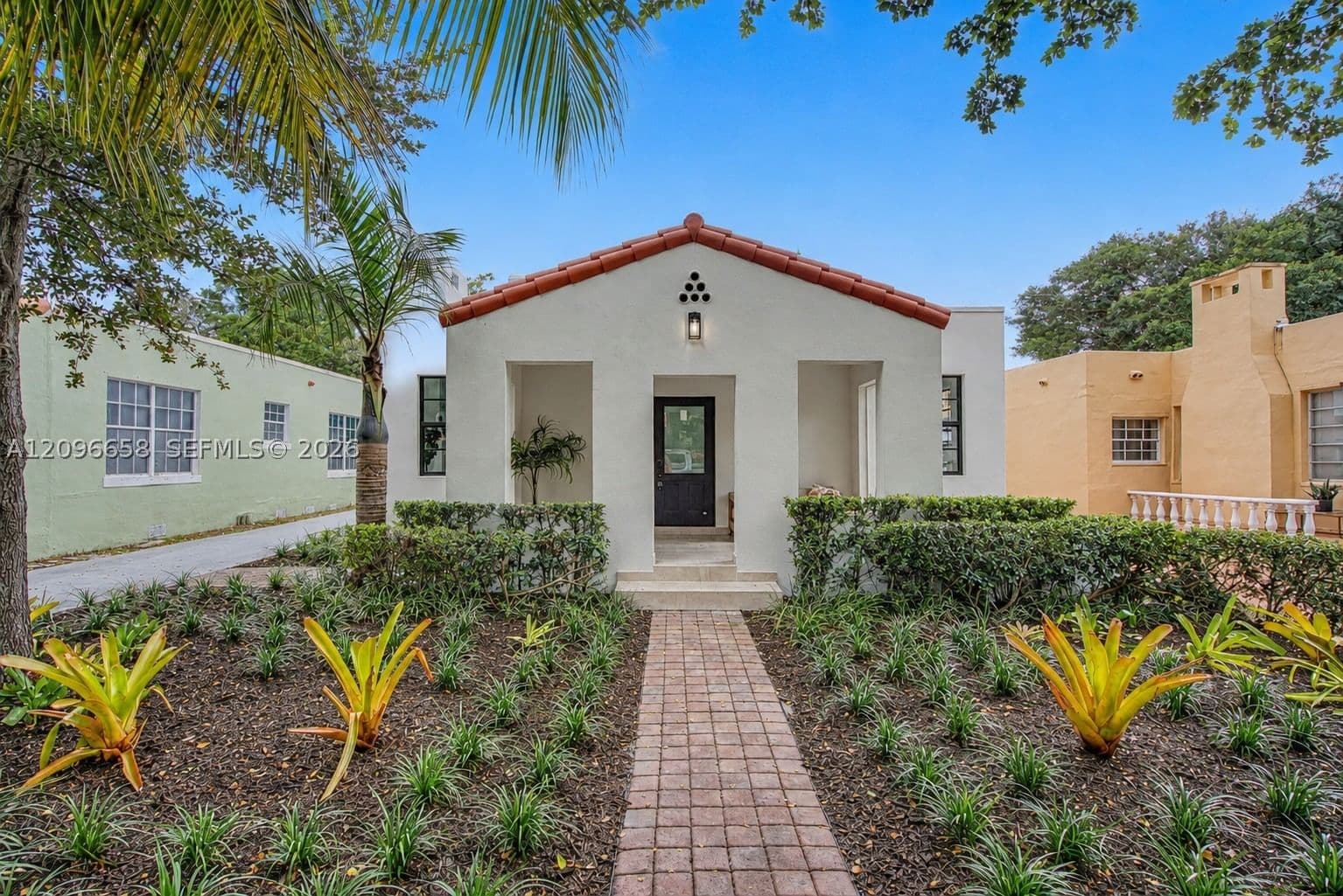 3+1 Müstakil ev — 817 Lorca St, Coral Gables, FL 33134