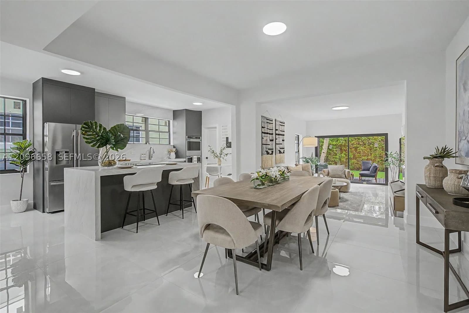 3+1 Müstakil ev — 817 Lorca St, Coral Gables, FL 33134