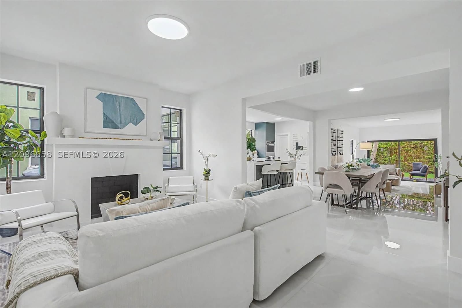 3+1 Müstakil ev — 817 Lorca St, Coral Gables, FL 33134
