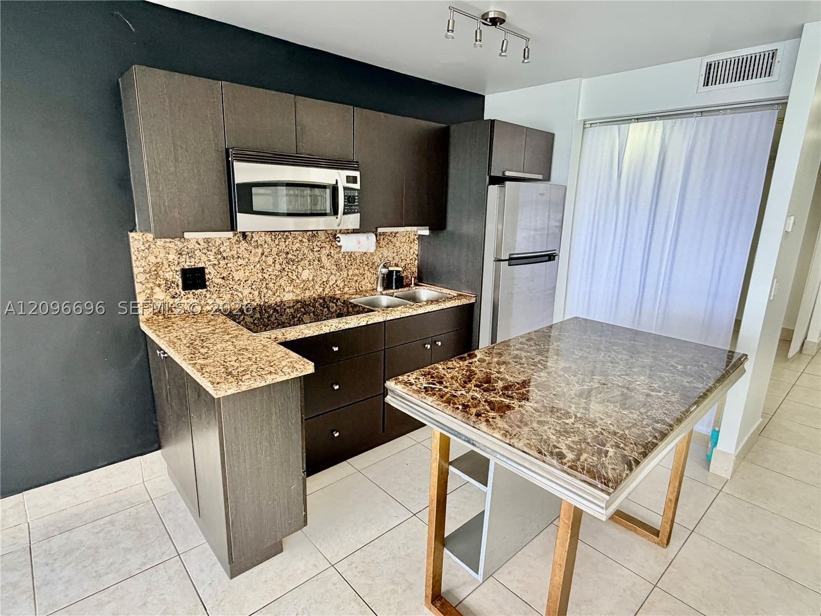 Condo — 999 Brickell Bay Dr #1703, Miami, FL 33131