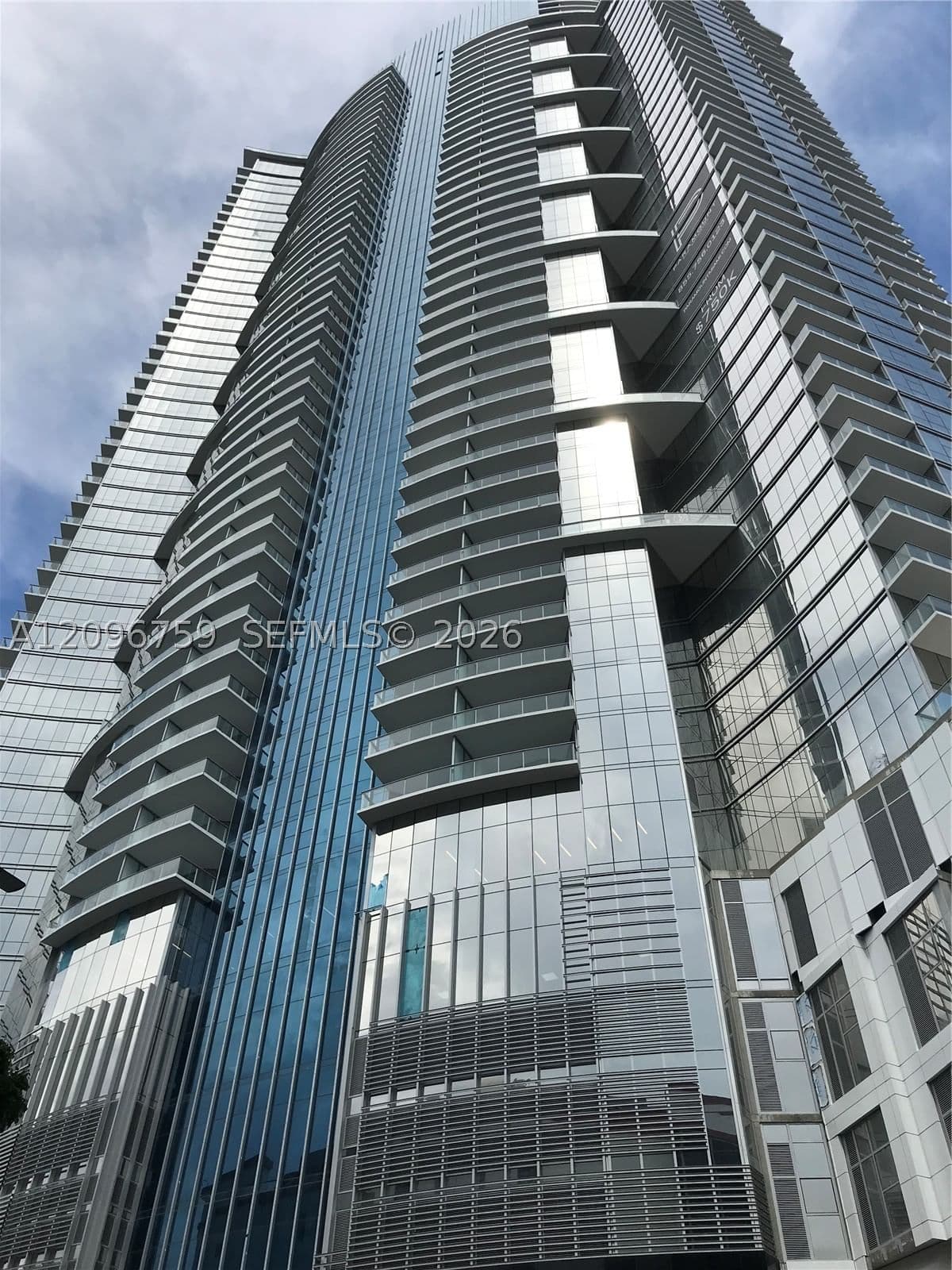 1+1 Condo — 851 1st Ave #2104, Miami, FL 33132