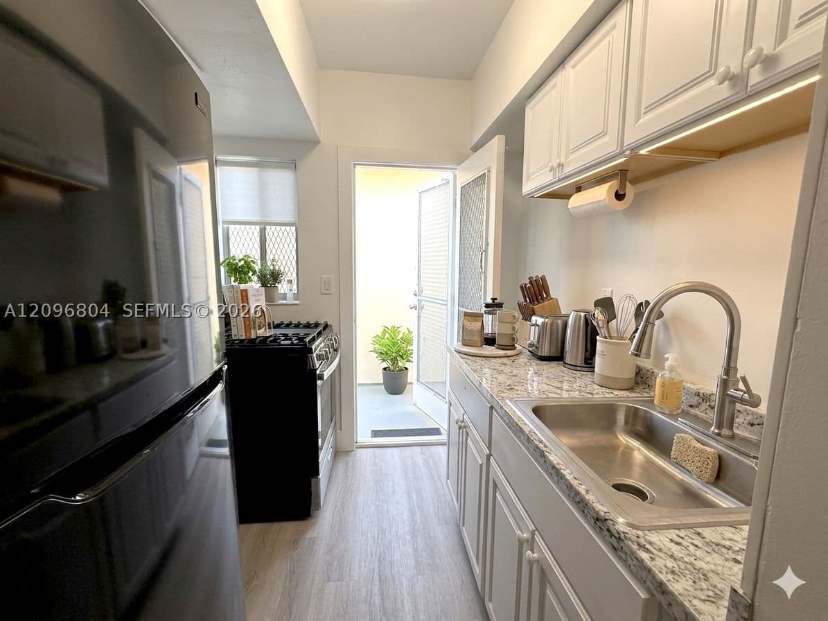 Kooperatif — 1060 Pennsylvania Ave #4, Miami Beach, FL 33139