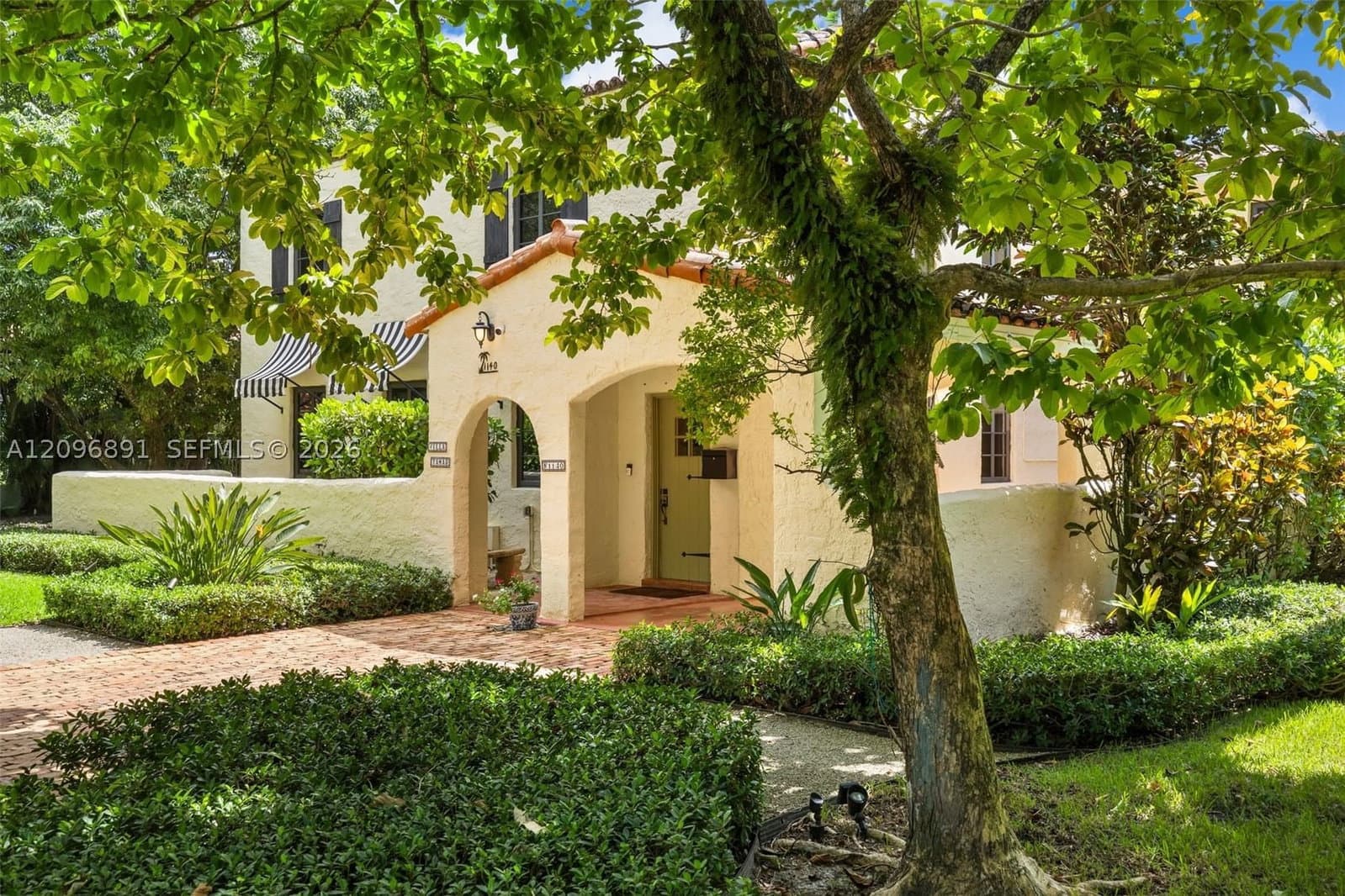 5+1 Müstakil ev — 1140 Asturia Ave, Coral Gables, FL 33134