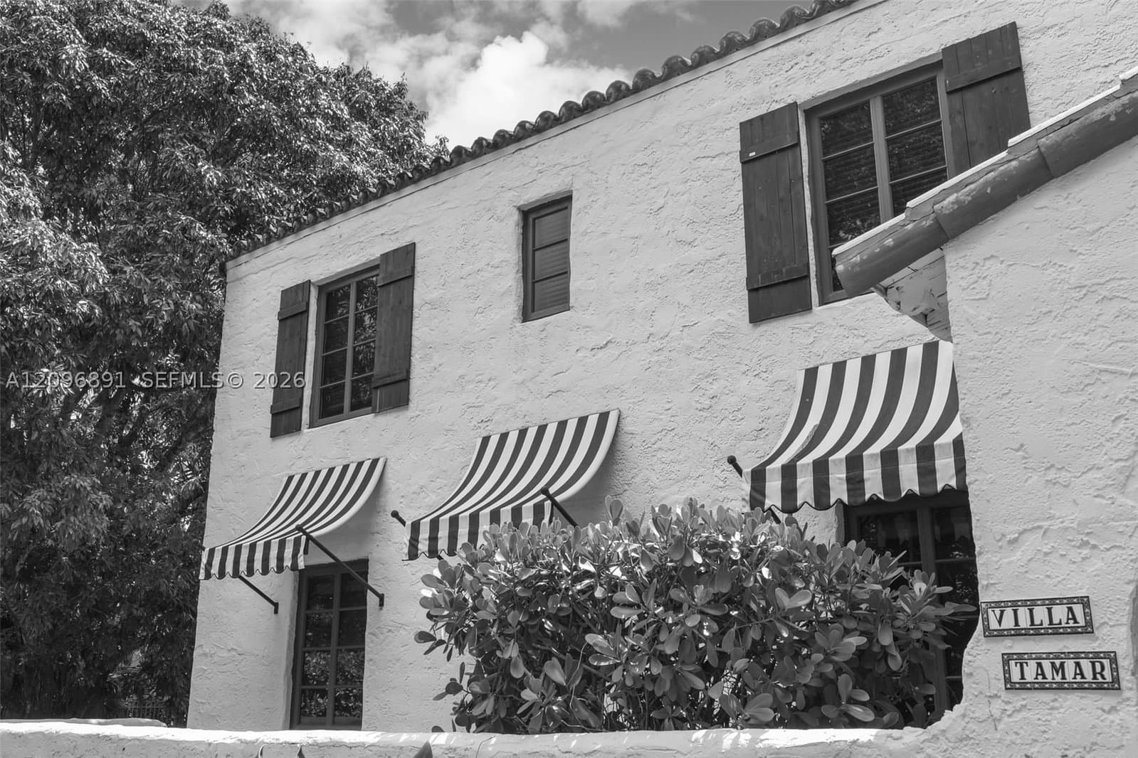 5+1 Müstakil ev — 1140 Asturia Ave, Coral Gables, FL 33134