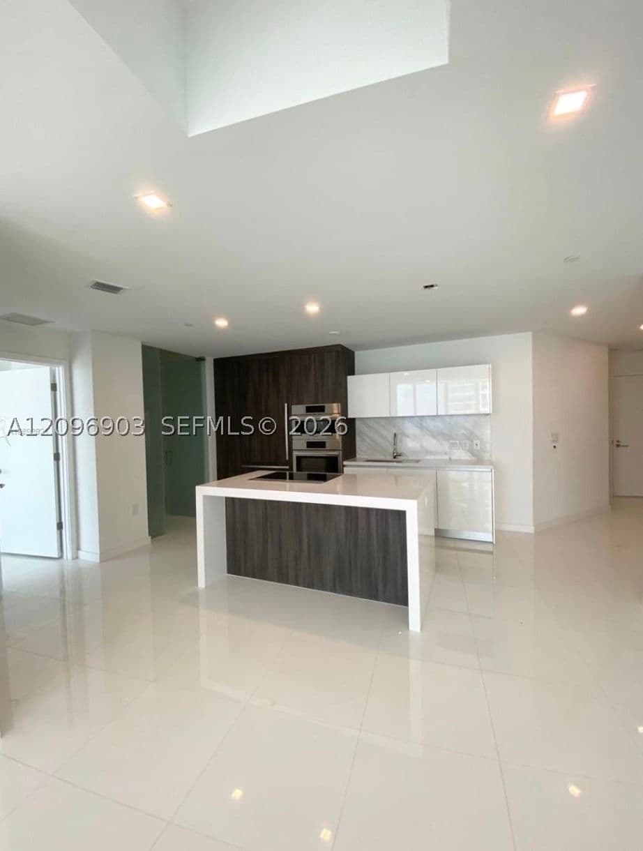 2+1 Condo — 851 1st Ave #3609, Miami, FL 33132