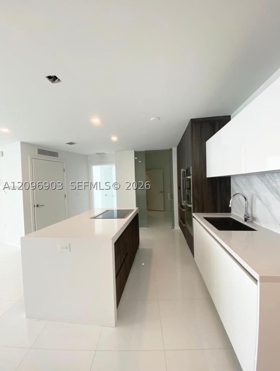 2+1 Condo — 851 1st Ave #3609, Miami, FL 33132