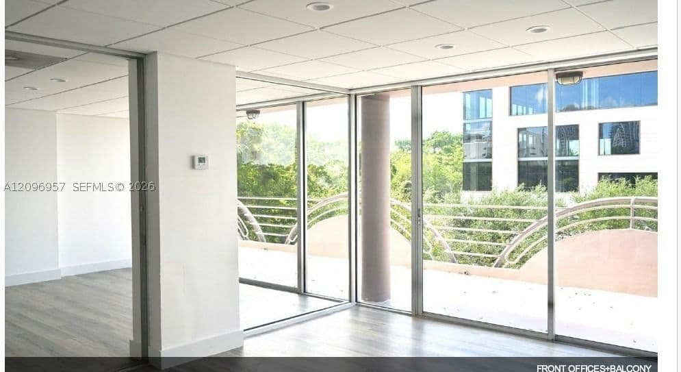 Mülk — 3121 Commodore Plz #303, Miami, FL 33133
