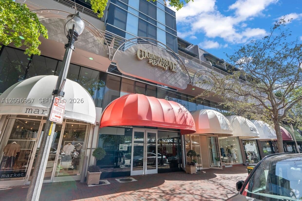 Mülk — 3121 Commodore Plz #303, Miami, FL 33133