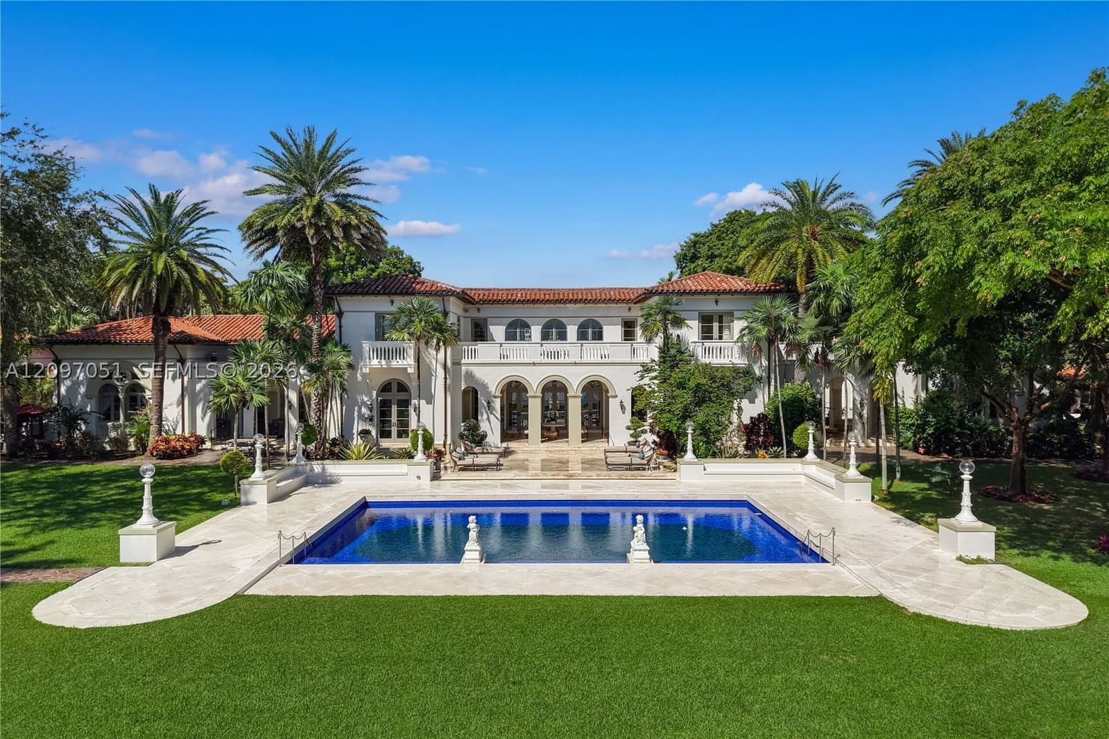 6+1 Müstakil ev — 8901 Arvida Ln, Coral Gables, FL 33156