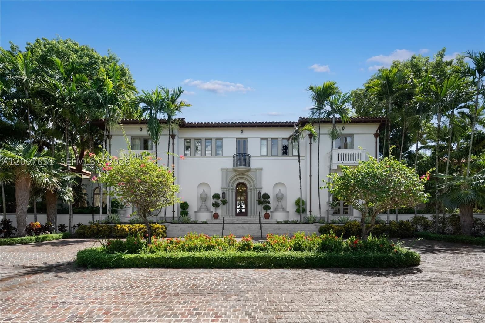 6+1 Müstakil ev — 8901 Arvida Ln, Coral Gables, FL 33156