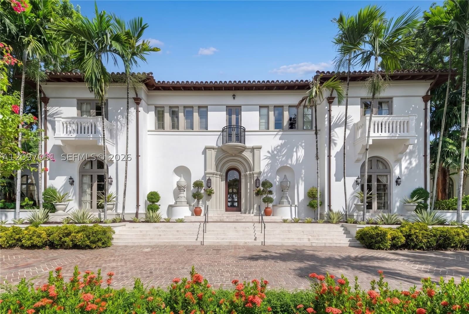 6+1 Müstakil ev — 8901 Arvida Ln, Coral Gables, FL 33156