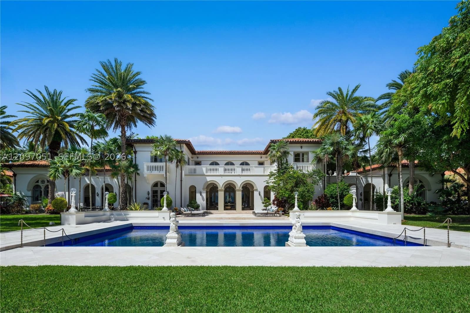 6+1 Müstakil ev — 8901 Arvida Ln, Coral Gables, FL 33156