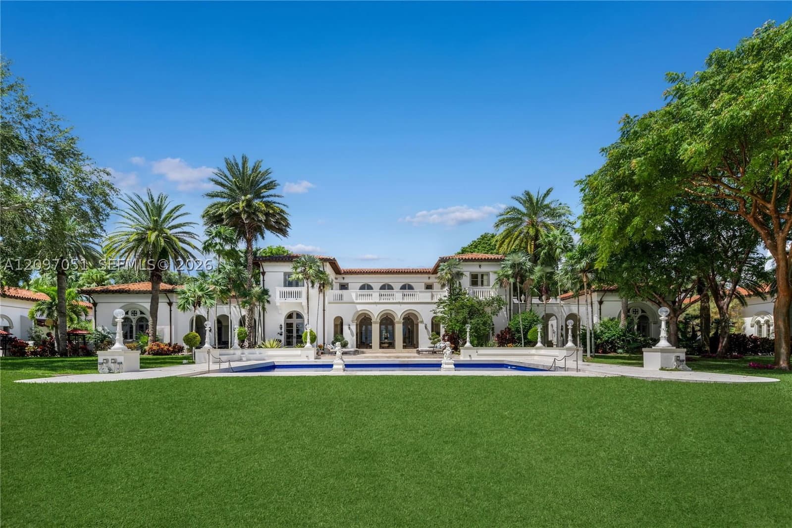 6+1 Müstakil ev — 8901 Arvida Ln, Coral Gables, FL 33156