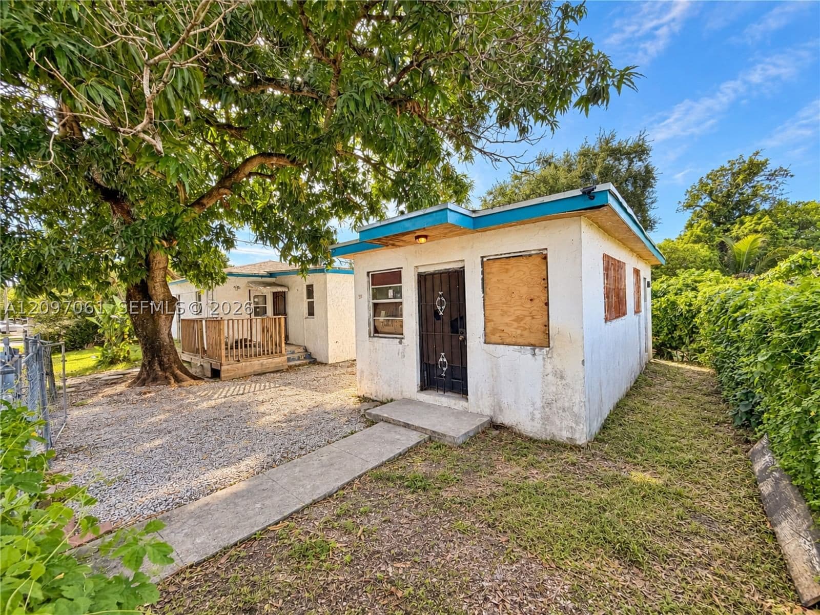 Dubleks — 3330 15th Ave, Miami, FL 33142