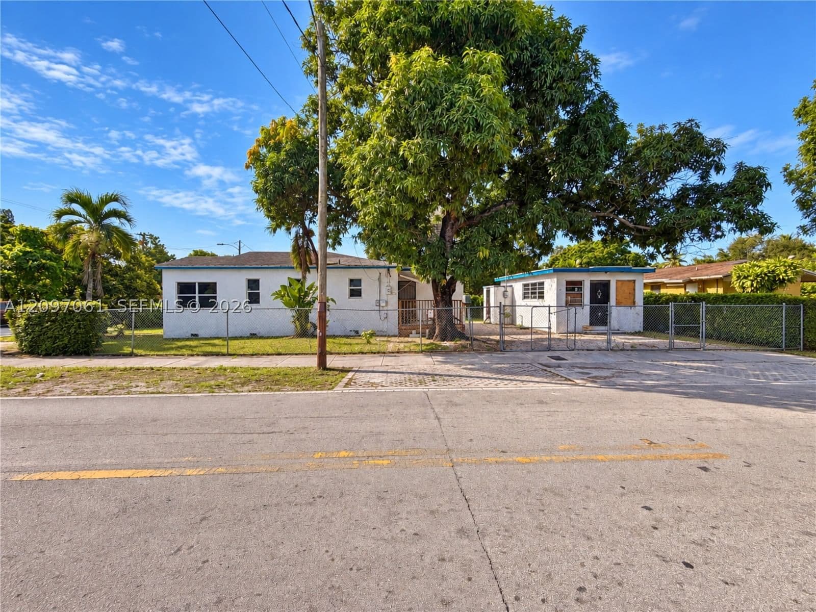 Dubleks — 3330 15th Ave, Miami, FL 33142