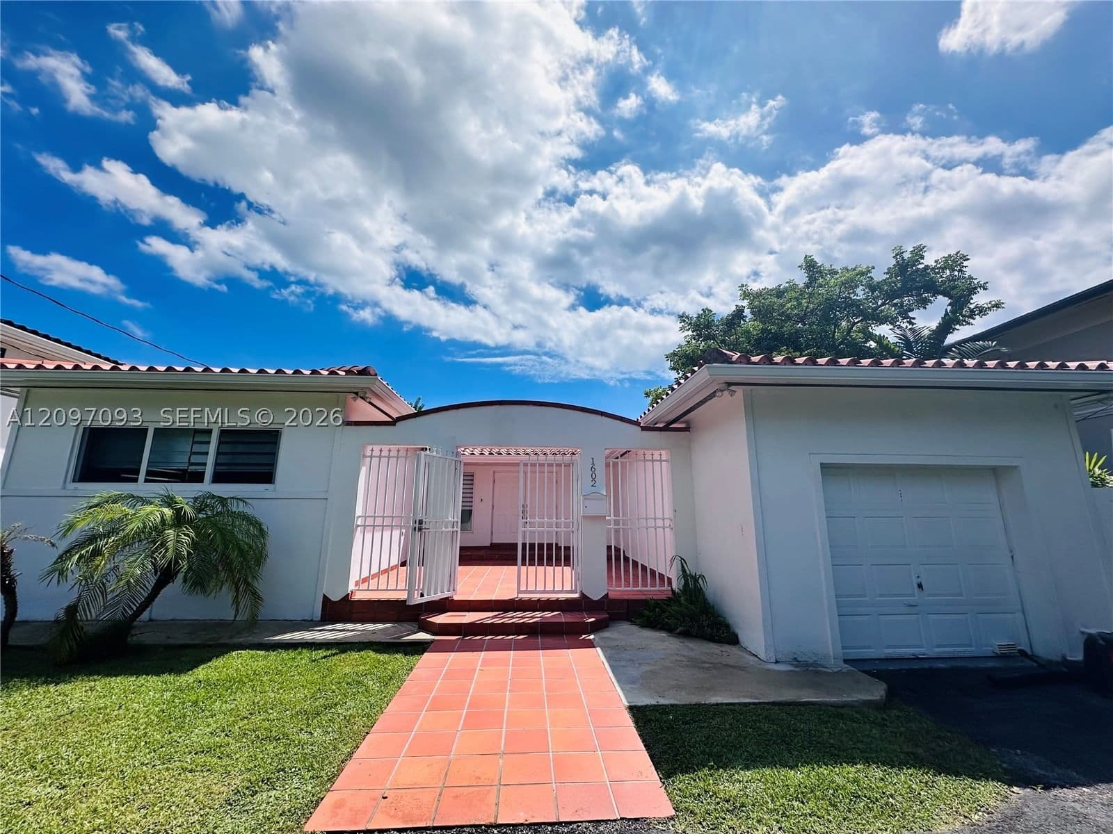 2+1 Müstakil ev — 1602 Micanopy Ave, Miami, FL 33133