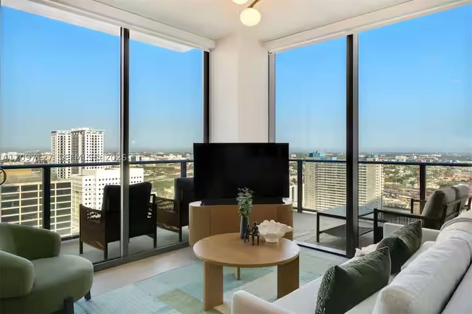 2+1 Condo — 11 6th St #3214, Miami, FL 33132