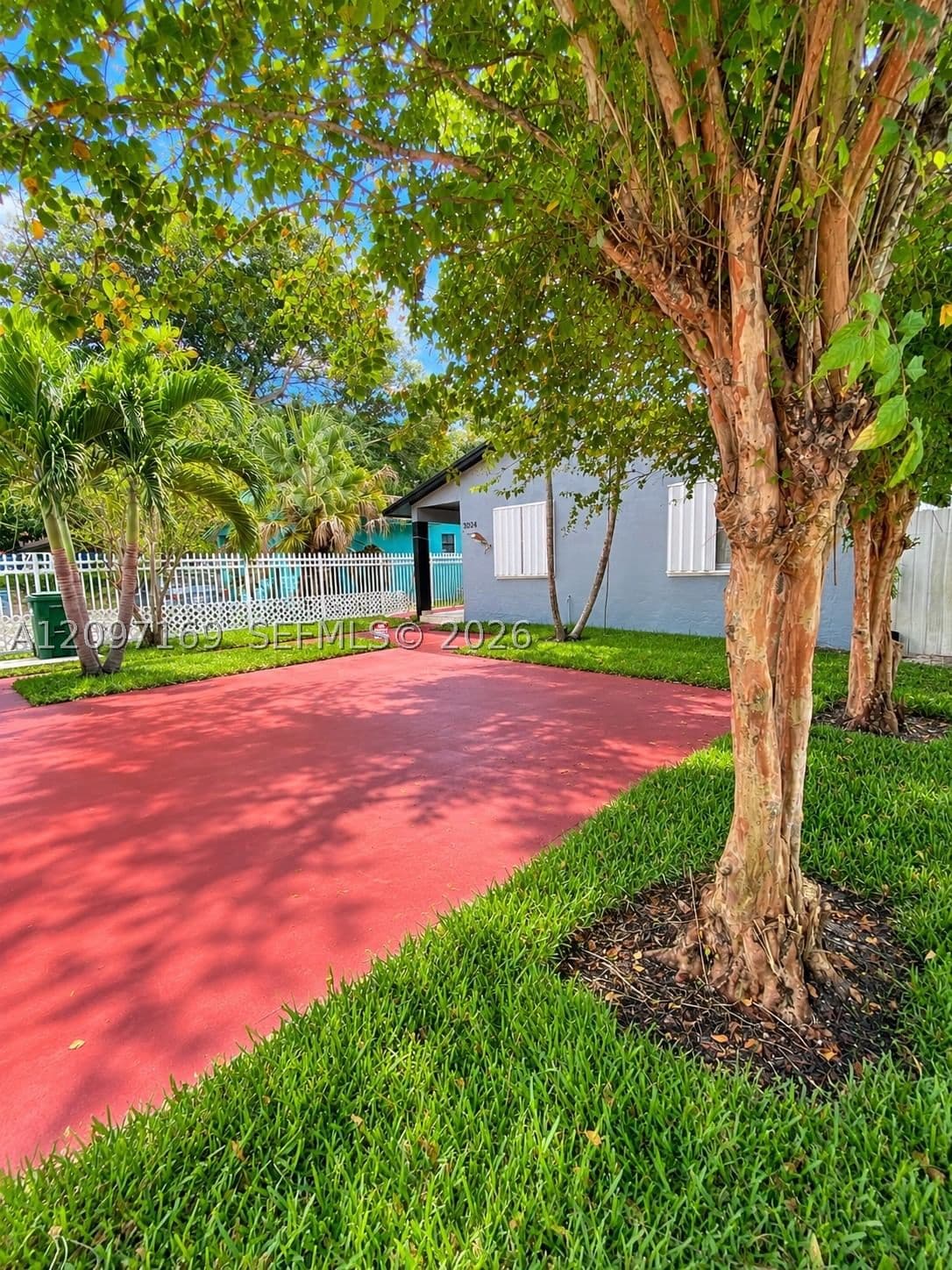 3+1 Müstakil ev — 3024 55th St, Miami, FL 33142