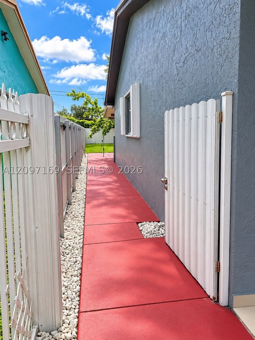 3+1 Müstakil ev — 3024 55th St, Miami, FL 33142