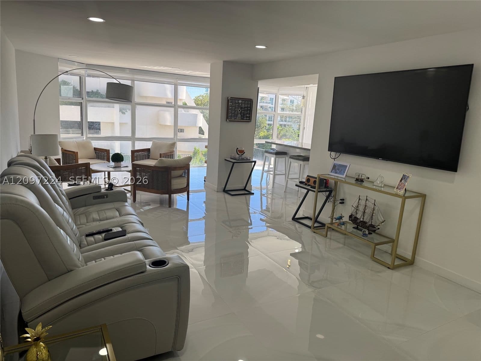 1+1 Condo — 6423 Collins Ave #401, Miami Beach, FL 33141