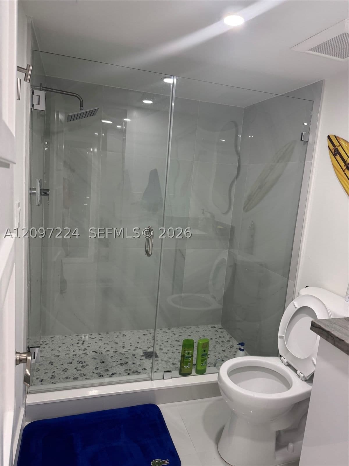 1+1 Condo — 6423 Collins Ave #401, Miami Beach, FL 33141