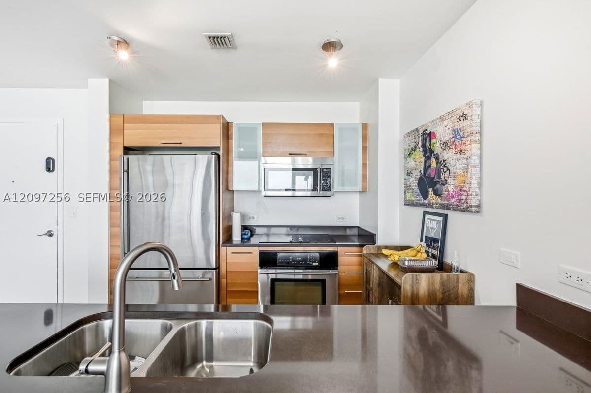 Condo — 3301 1st Ave #H2413, Miami, FL 33137
