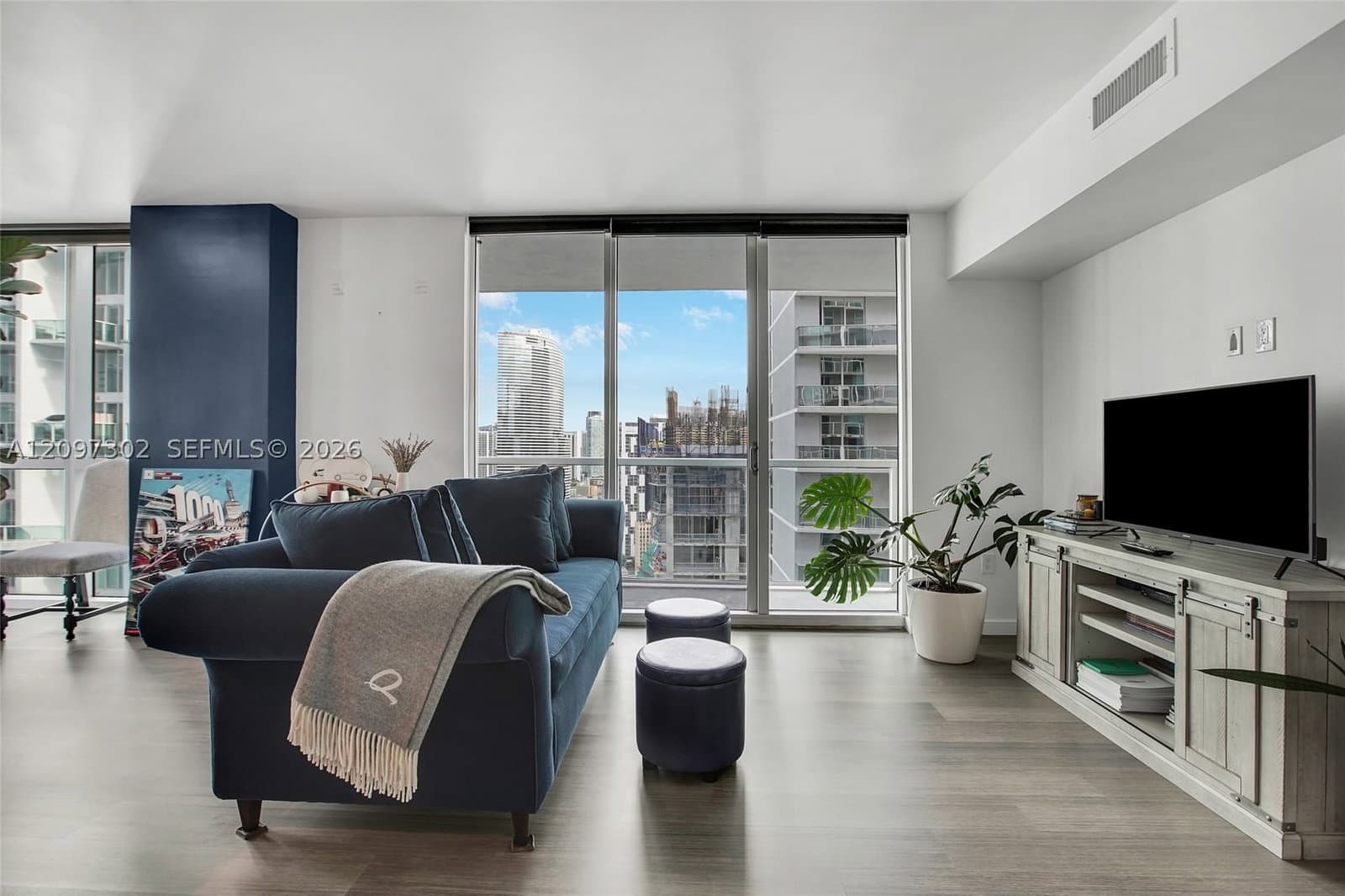 2+1 Condo — 55 6th St #3701, Miami, FL 33131