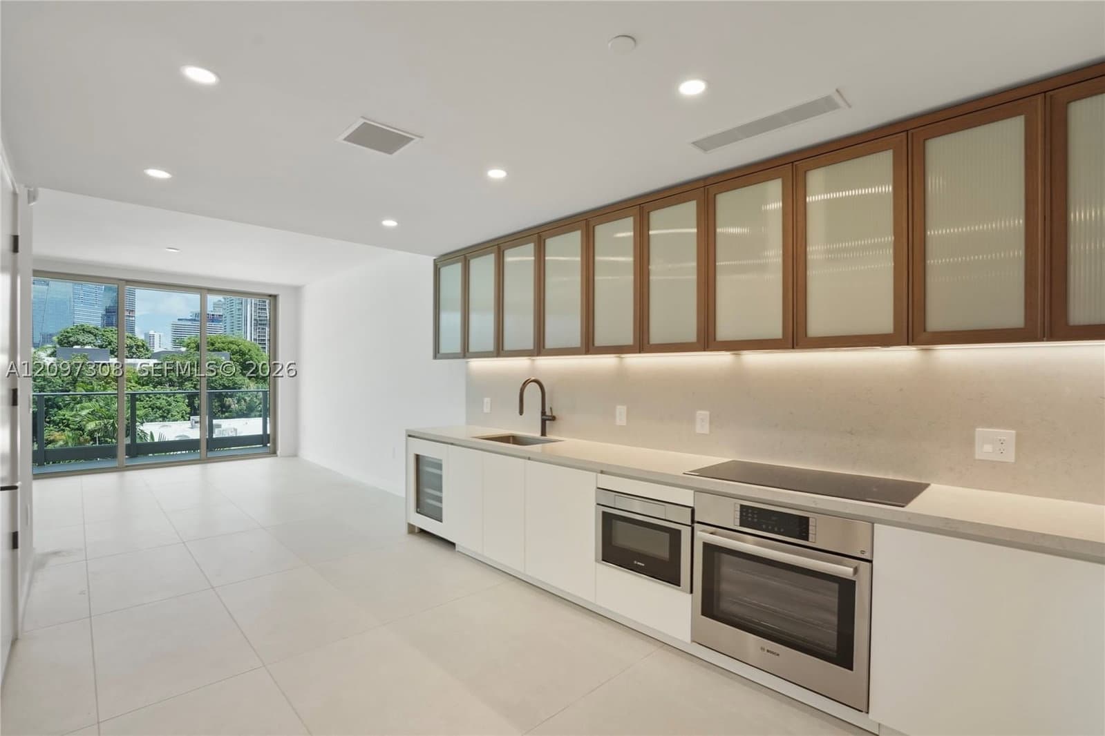 1+1 Condo — 2200 Brickell Ave #306, Miami, FL 33129