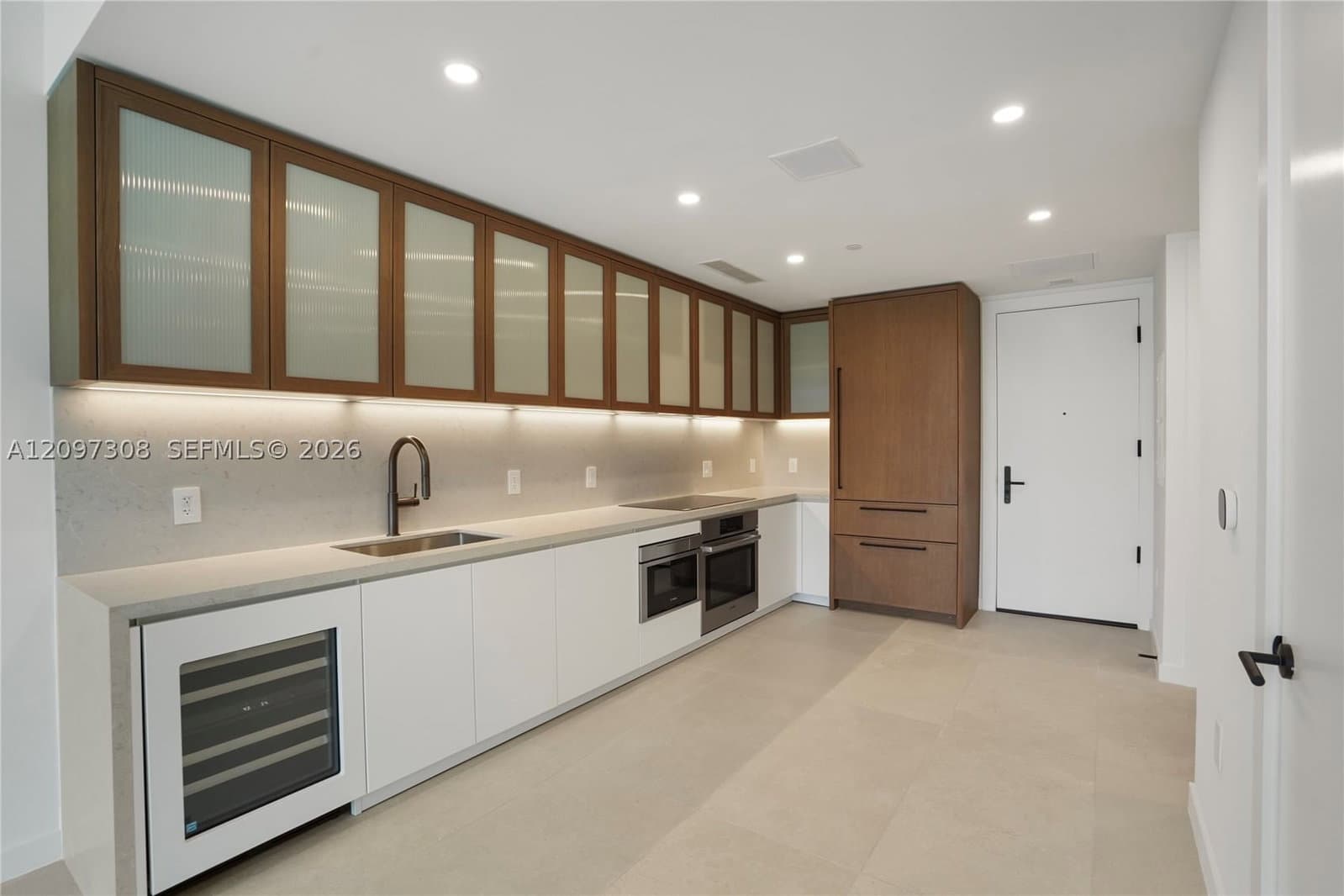 1+1 Condo — 2200 Brickell Ave #306, Miami, FL 33129