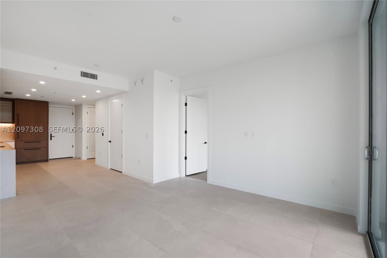 1+1 Condo — 2200 Brickell Ave #306, Miami, FL 33129