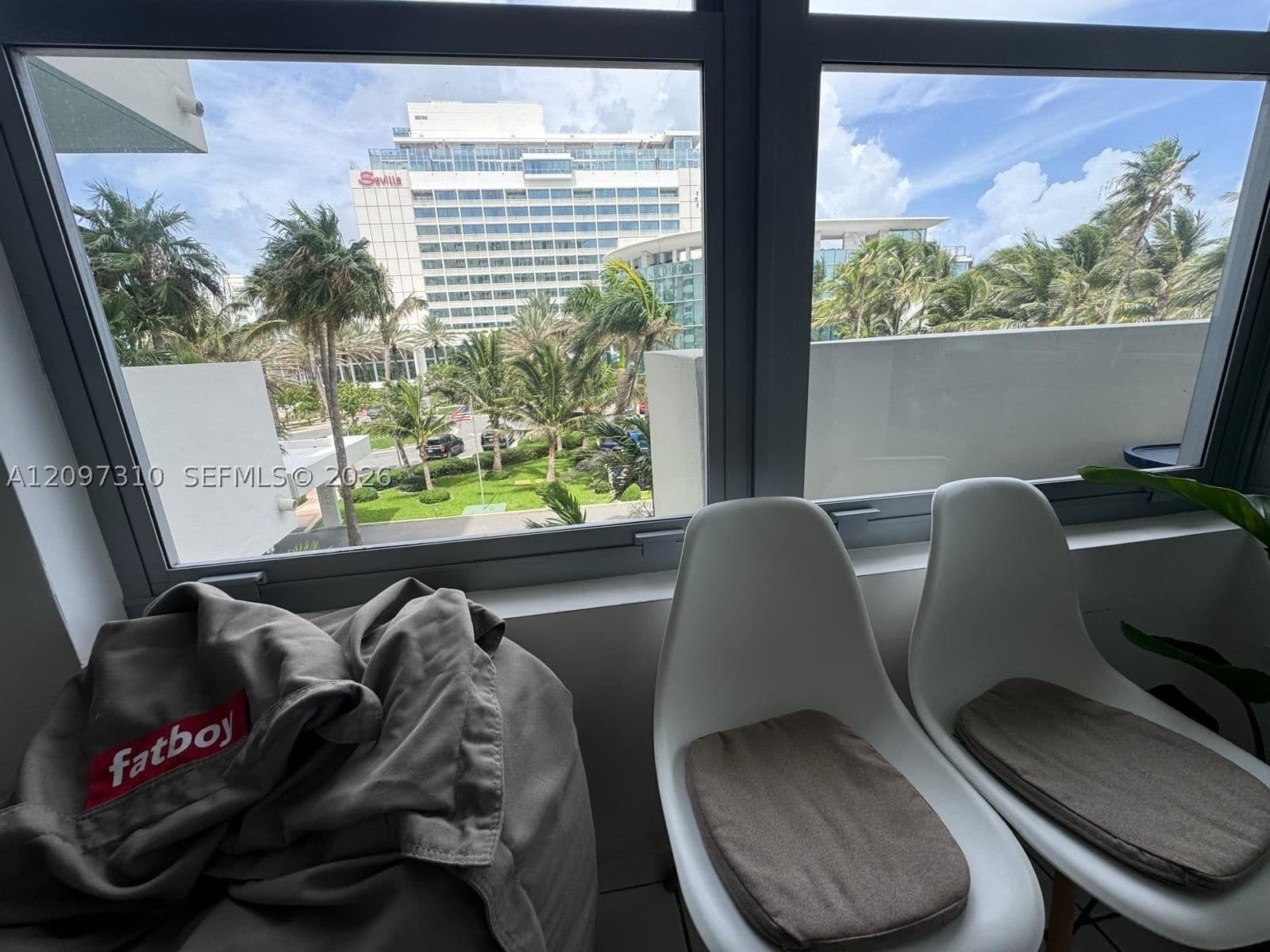 1+1 Condo — 2899 Collins Ave #425, Miami Beach, FL 33140