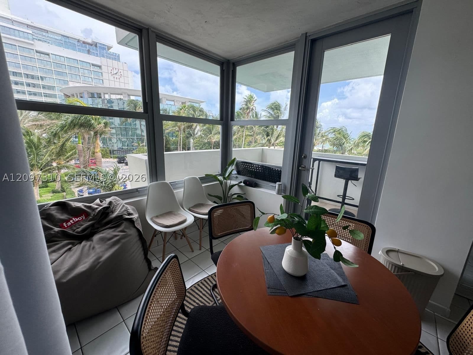 1+1 Condo — 2899 Collins Ave #425, Miami Beach, FL 33140