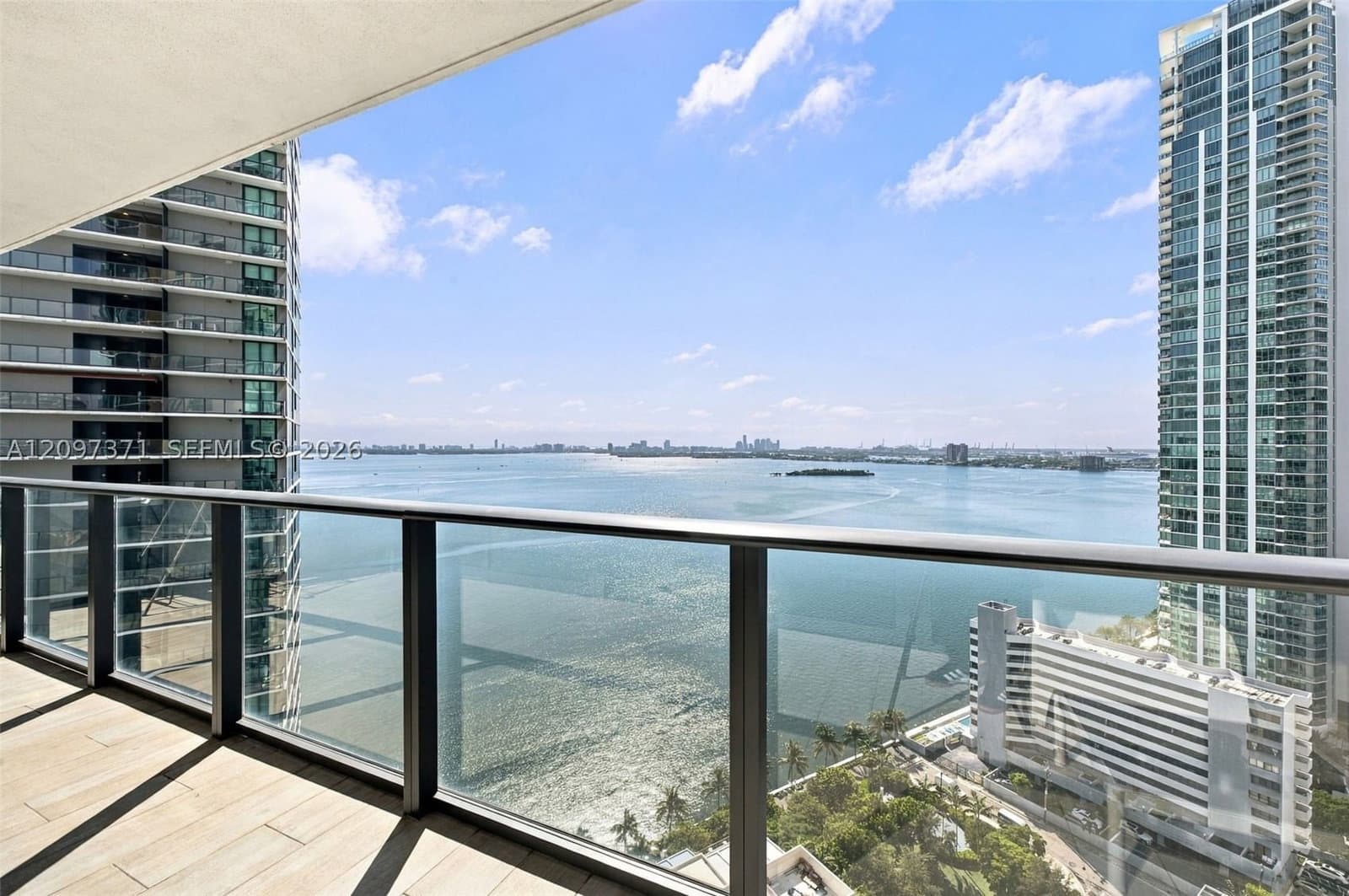 Paraiso Bay Condo, Edgewater