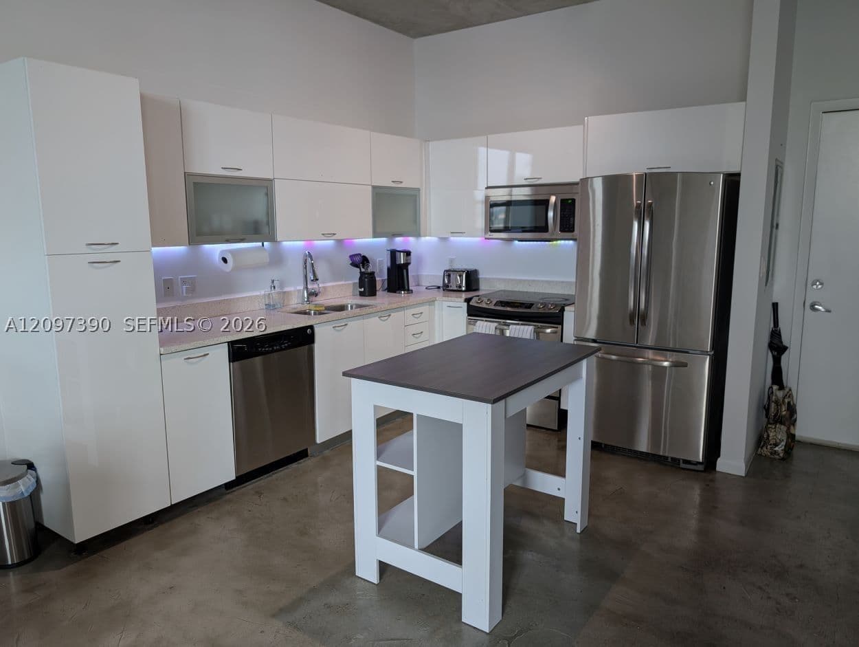 1+1 Condo — 234 3rd St #1204, Miami, FL 33132
