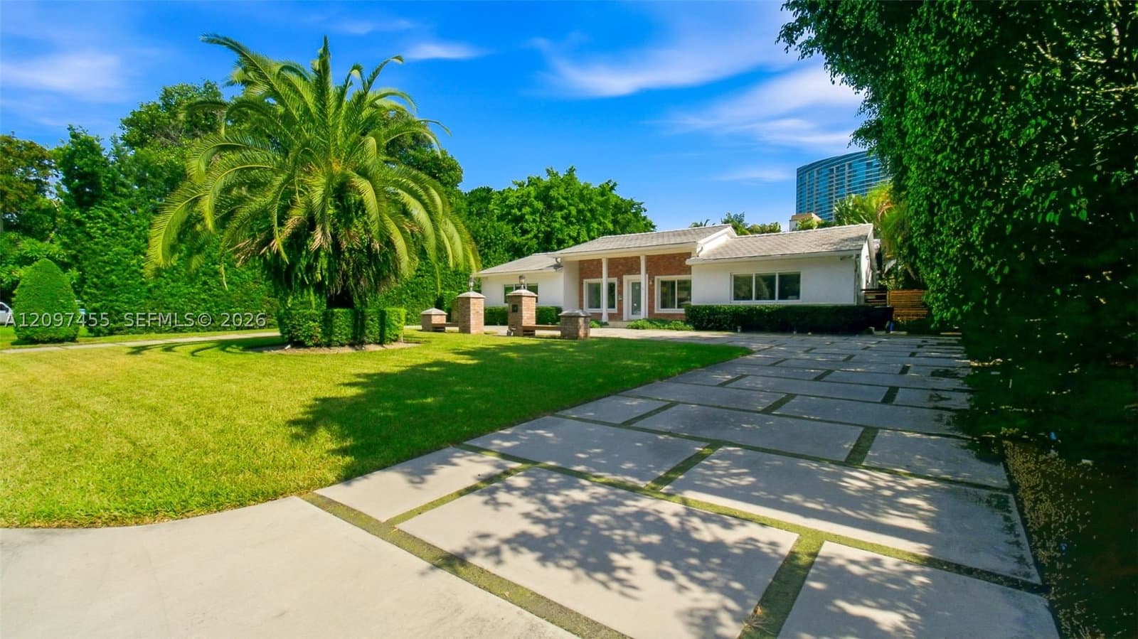4+1 Müstakil ev — 530 Sabal Palm Rd, Miami, FL 33137
