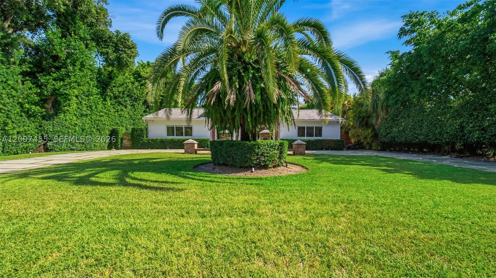 4+1 Müstakil ev — 530 Sabal Palm Rd, Miami, FL 33137