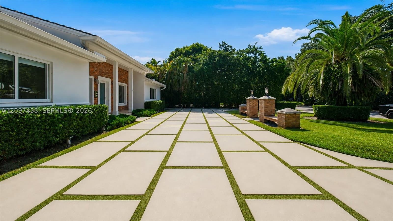 4+1 Müstakil ev — 530 Sabal Palm Rd, Miami, FL 33137