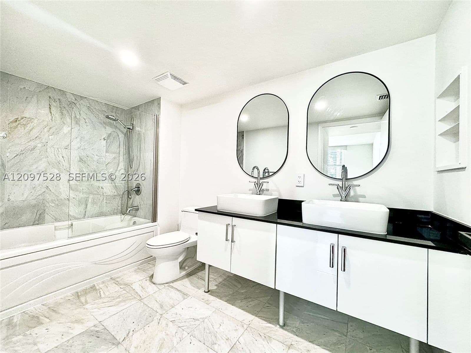 2+1 Condo — 31 5th St #1708, Miami, FL 33131