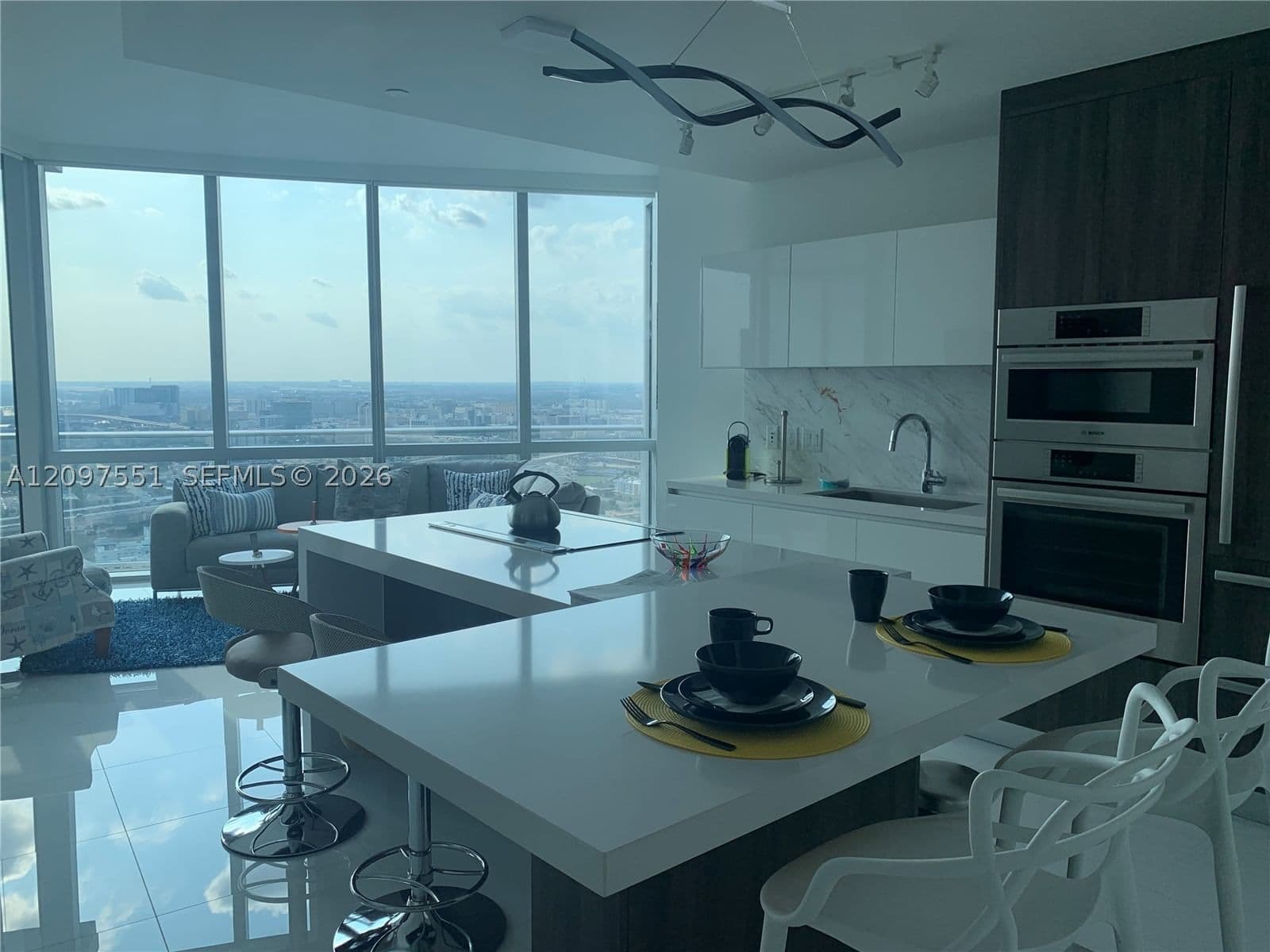 1+1 Condo — 851 1st Ave #3404, Miami, FL 33132