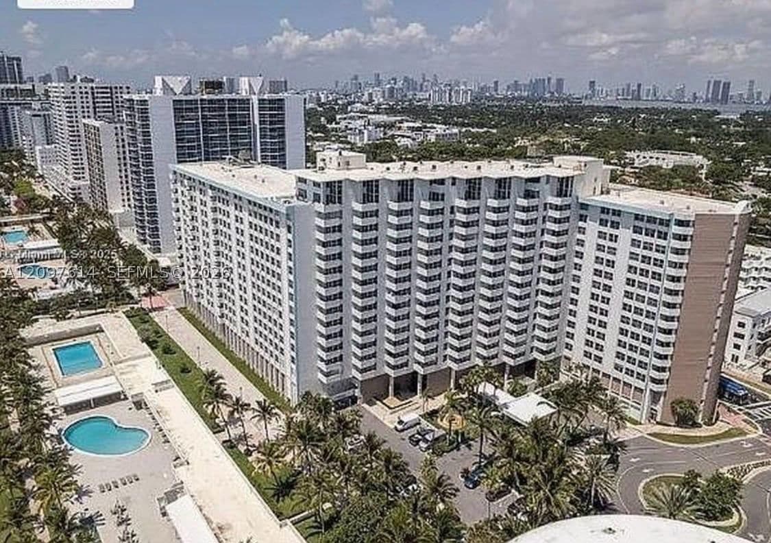 1+1 Condo — 2899 Collins Ave #1738, Miami Beach, FL 33140