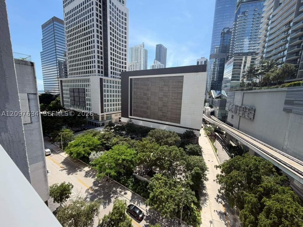 Condo — 31 6th St #1103, Miami, FL 33131