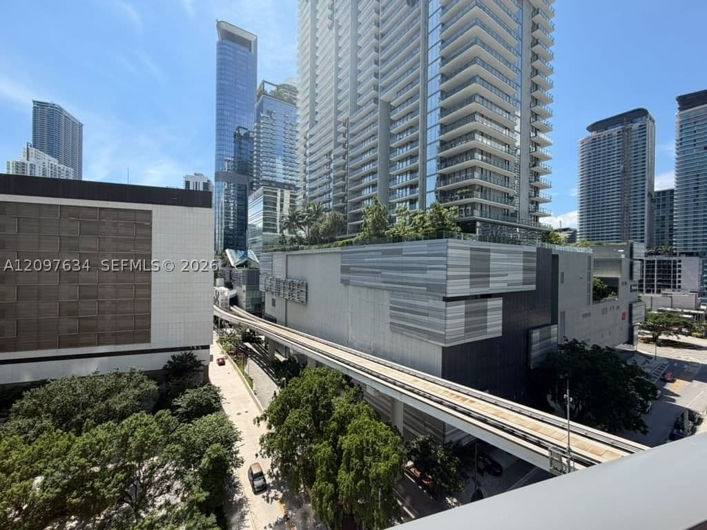 Condo — 31 6th St #1103, Miami, FL 33131