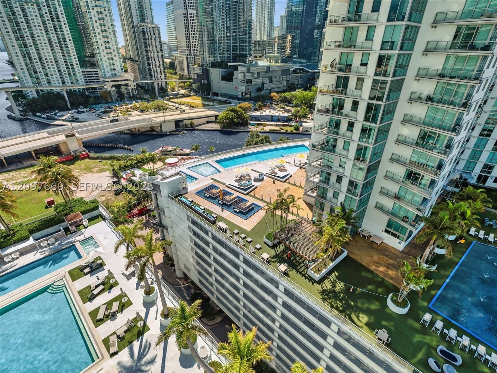 2+1 Condo — 90 3rd St #2013, Miami, FL 33130