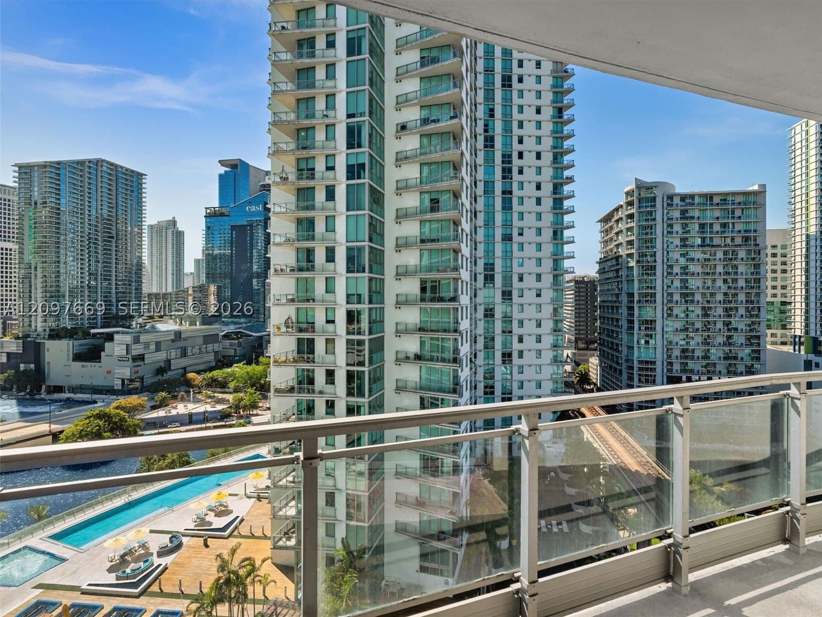2+1 Condo — 90 3rd St #2013, Miami, FL 33130