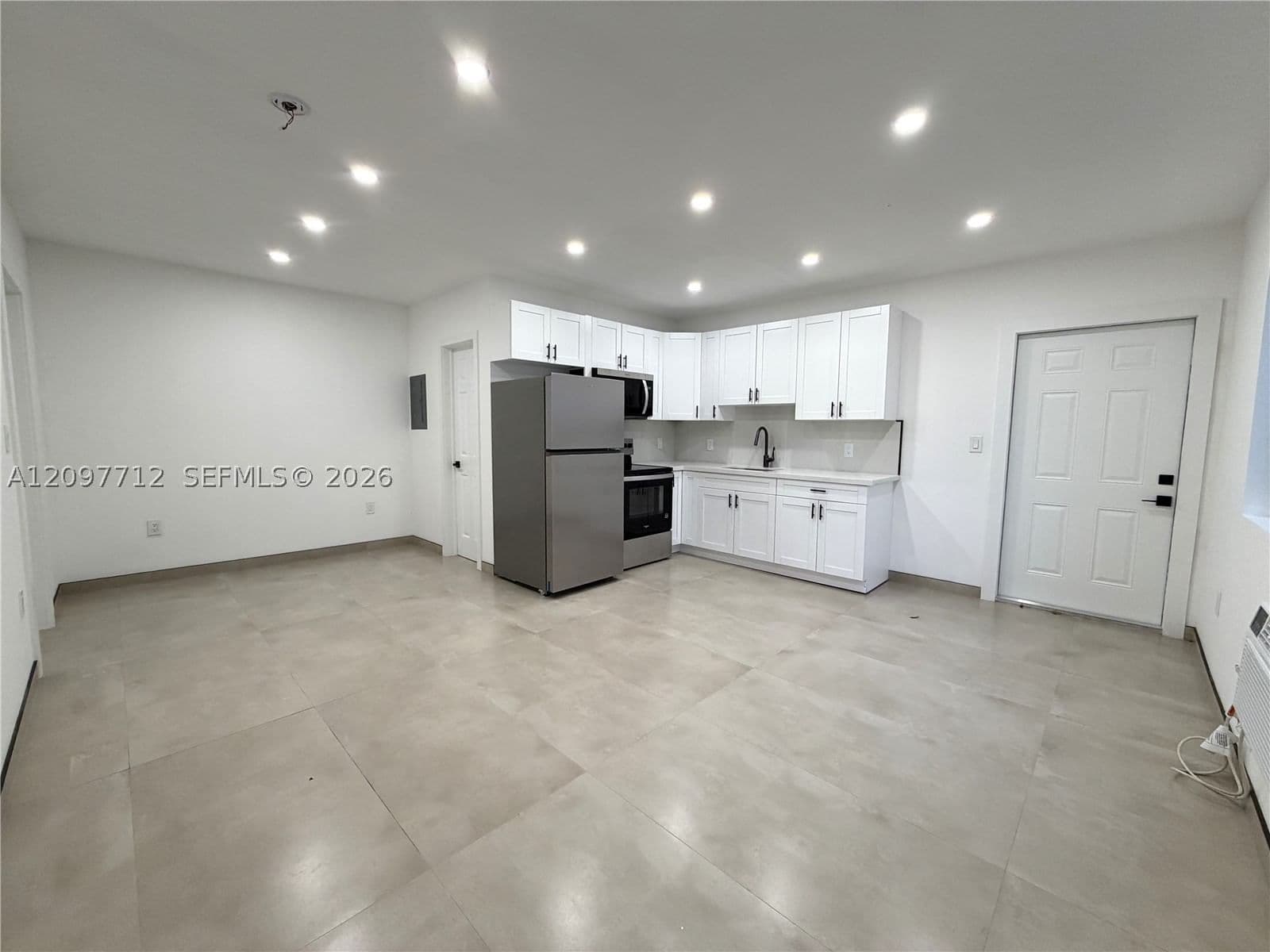 2-bedroom Apartment — 1235 Normandy Dr #5, Miami Beach, FL 33141