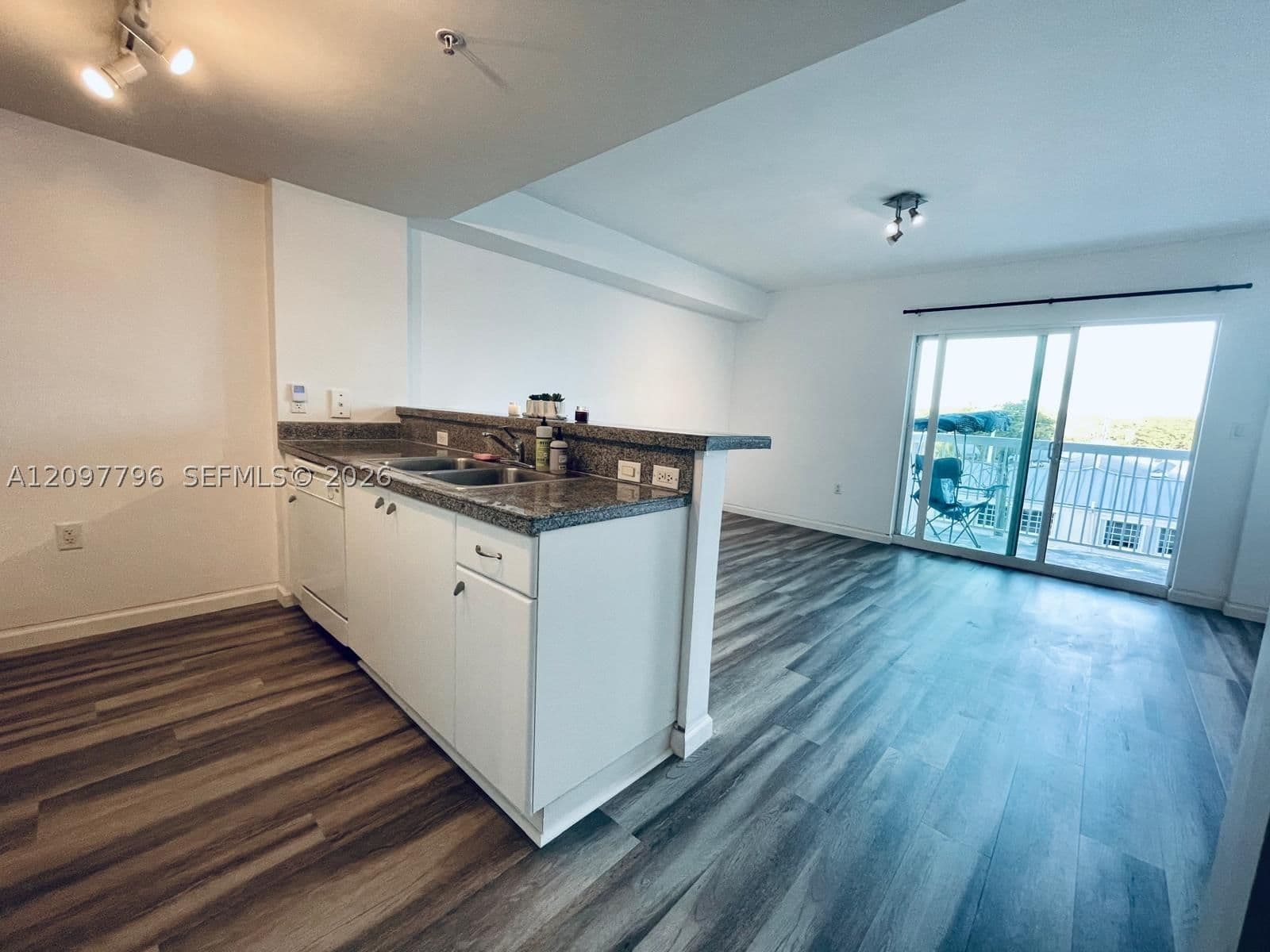 Condo — 2740 28th Ter #403, Coconut Grove, FL 33133