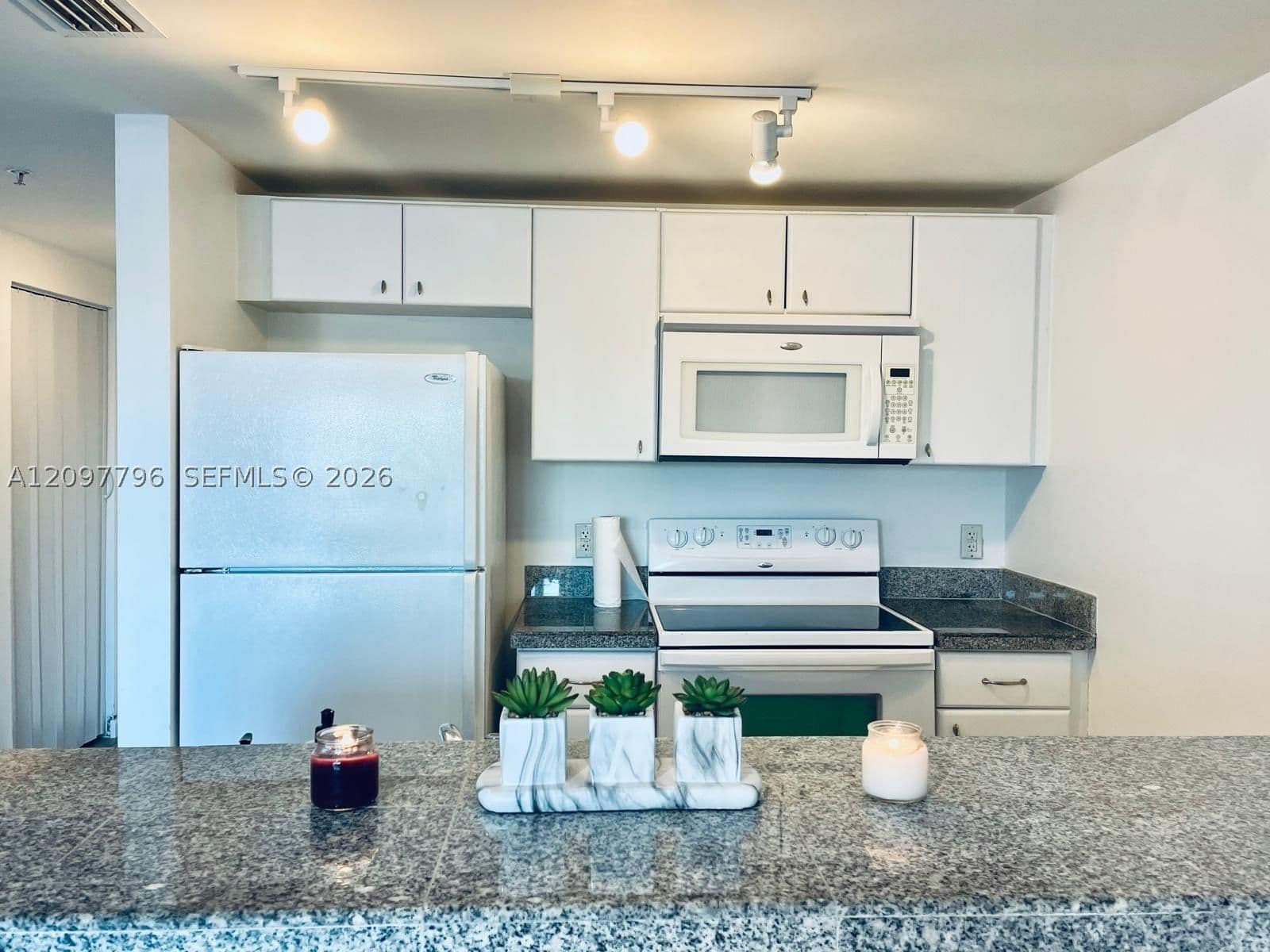 Condo — 2740 28th Ter #403, Coconut Grove, FL 33133