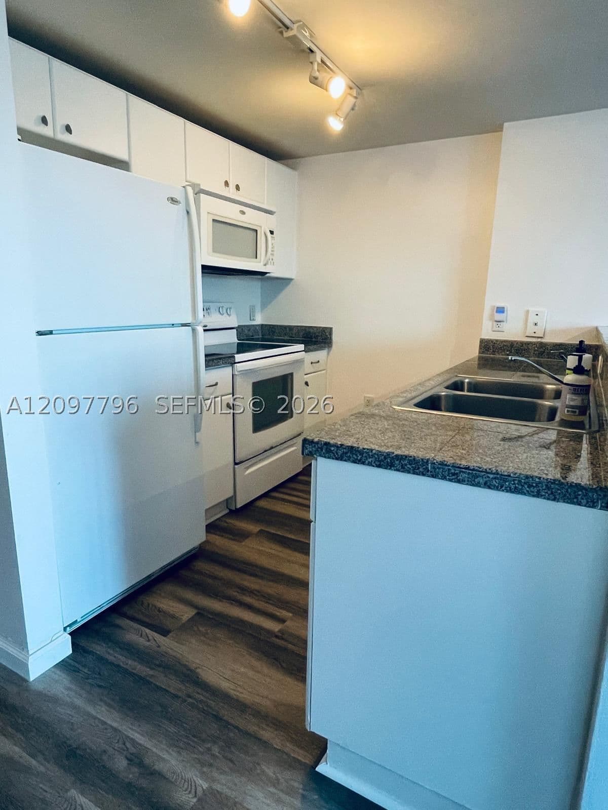 Condo — 2740 28th Ter #403, Coconut Grove, FL 33133