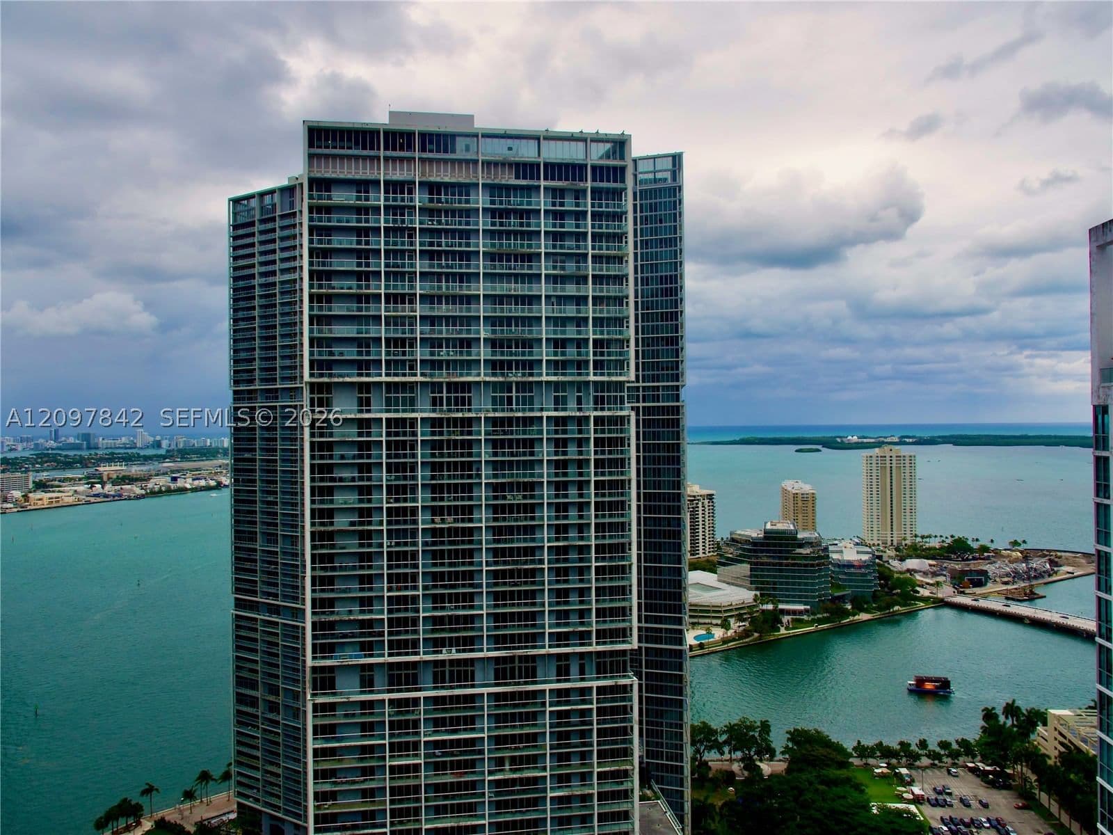 1+1 Condo — 77 SE 5th Street #4014, Miami, FL 33131