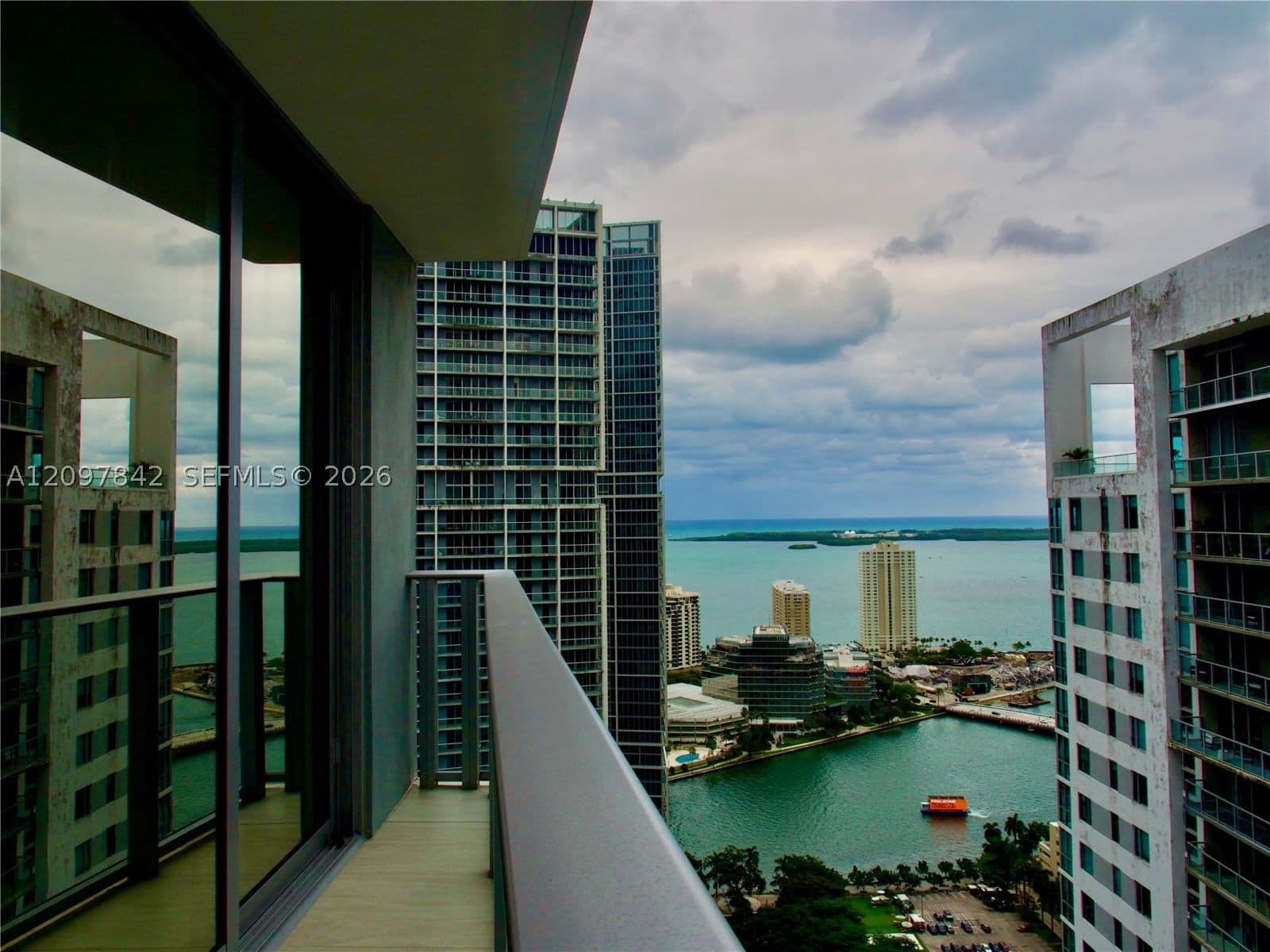 1+1 Condo — 77 SE 5th Street #4014, Miami, FL 33131